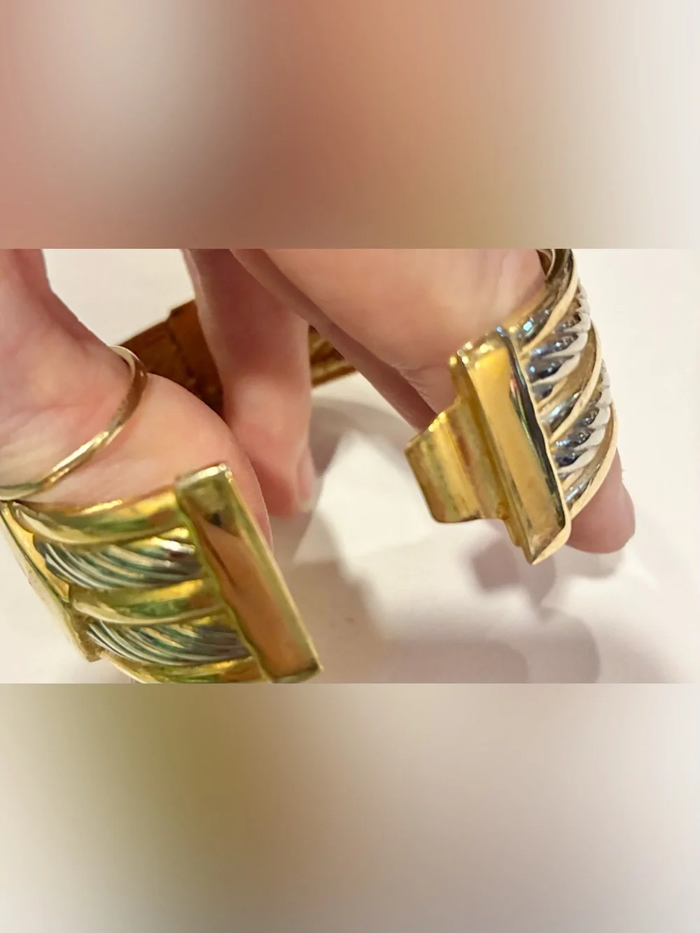 Vintage Brass Tricolor Hinged Bangle Bracelet 6 1/2 in Wrist Fashion Trendy